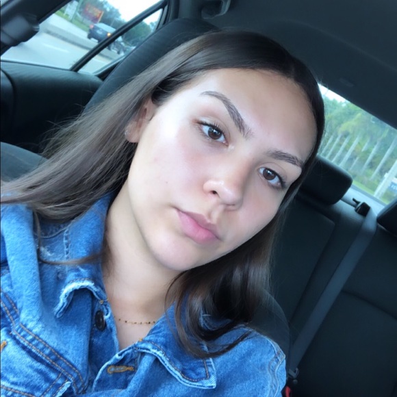 Meet your Posher, Gabriella - Picture 1 of 1